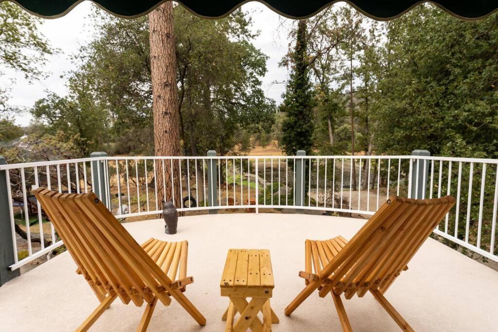 New Yosemite Family Retreat With Pond & Game Room!コアーシーゴールド エクステリア 写真
